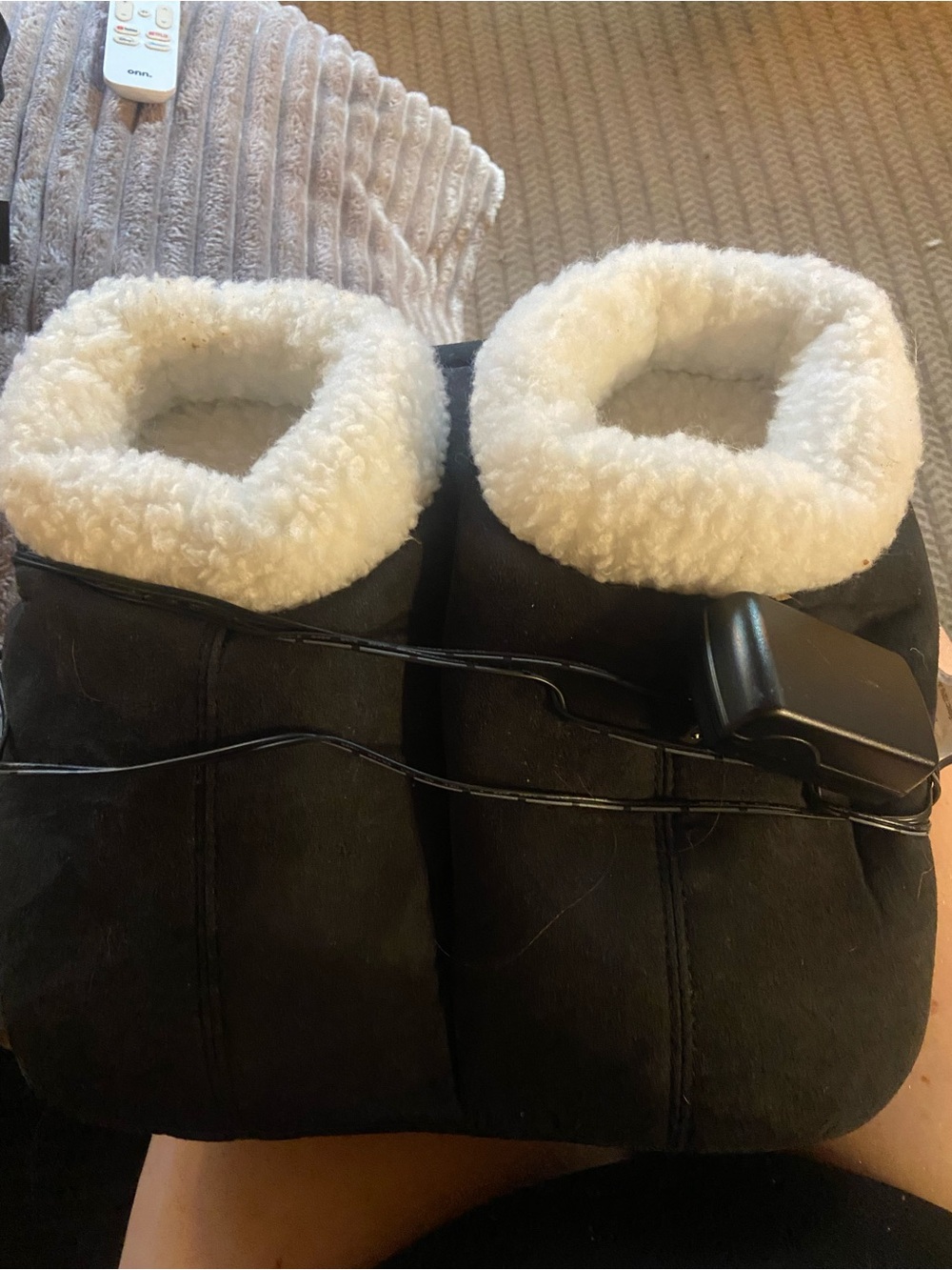 Body Innovations Black Plush Heated Foot Warmer with Controller